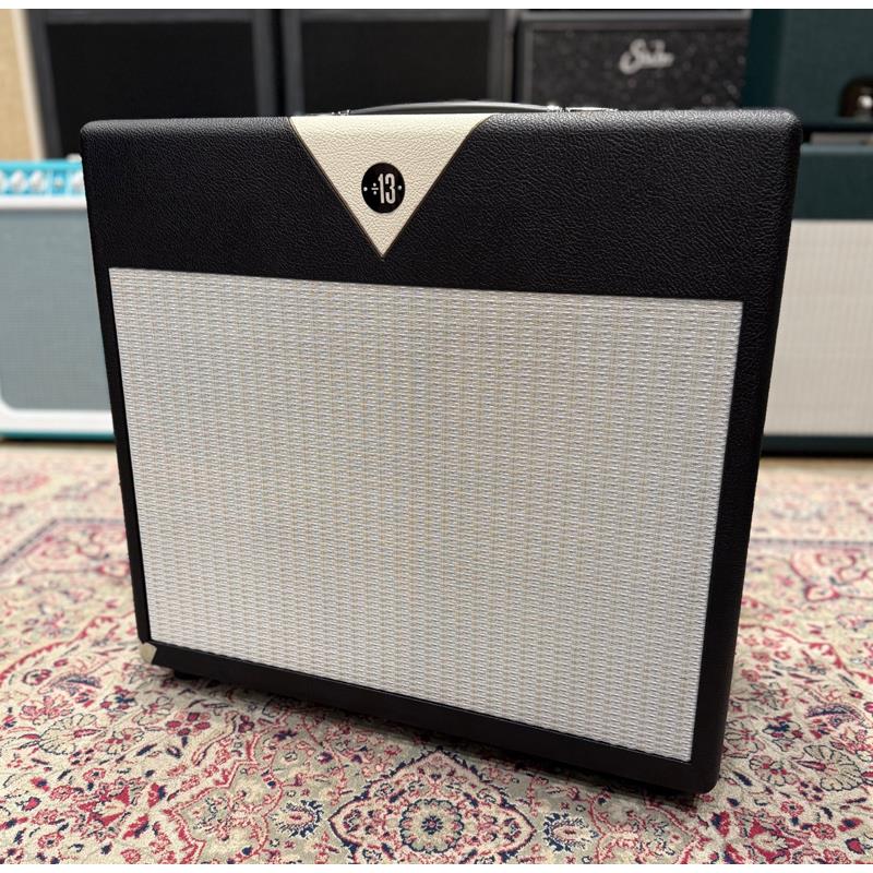 ٳڴ ֤㤨ã Divided by 13 1x12f Speaker Cabinet [Black /ivory bronco v]פβǤʤ220,000ߤˤʤޤ