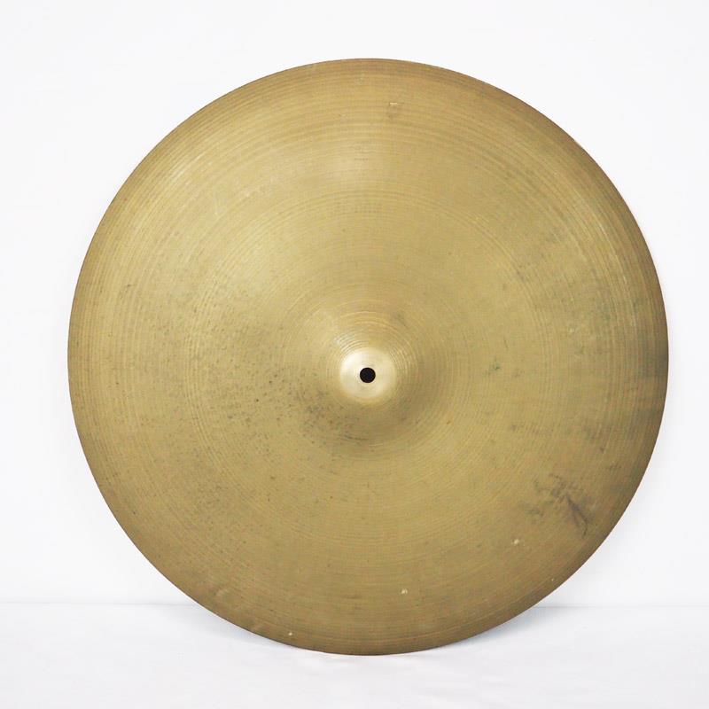 楽器種別：ヴィンテージZildjian/A Zildjian 商品一覧＞＞Zildjian/ユーズド 商品一覧＞＞ドラム【10，000円〜30，000円】 商品一覧＞＞シンバル/ライド/Zildjian 商品一覧＞＞安心してお買い物頂けるよう、スネアもシンバルも丁寧梱包でお届けします！Zildjian VINTAGE 60s A Ride 20 [2384g]商品説明【1960代製造と思われるAジルジャン20インチライドシンバルが入荷！】A Zildjian【Bright Full bodied + Natural 〜気取らない成熟感、応用自在〜】ベートーベンからビートルズまで、音楽の歴史と共に歩んできた全てのシンバルの基本、世界で最も愛されるオリジナルジルジャンシンバル。ハイハット・ライド・クラッシュなどのシンバルの呼び名も、このAジルジャンシンバルにネーミングされ現在に至る。まさにコンテンポラリー・ドラミングの歴史そのものがここにある。こちらは1960年代製造と思われる個体で、明るいスティックサウンドと落ち着きのあるトーンを兼ね備え、レガートと共に豊かな倍音が得られます。鮮明で響きのあるカップ音とパワフルなクラッシュサウンドも併せ持ちます。サイズ：20インチ※ヴィンテージ品のため、年代相応のキズや汚れなどがございます。予めご了承くださいませ。イケベカテゴリ_ドラム_シンバル_ライド_Zildjian_A Zildjian_ユーズド SW_Zildjian_ユーズド JAN:2500190901340 登録日:2026/07/26 シンバル ジルジャン Aジルジャン
