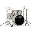 楽器種別：新品ドラムセット/SONOR 商品一覧＞＞ドラムセット【125，000円〜245，000円】 商品一覧＞＞安心してお買い物頂けるよう、スネアもシンバルも丁寧梱包でお届けします！SONOR SN-AQ1SG #PW [AQ1 STAGE Set / PIANO WHITE]【ハードウェア付属 / シンバル別売】商品説明【AQ1 STAGE #PW [BD22・FT16・TT10＆12・SD14・ハードウェア / ピアノホワイト・フィニッシュ]】「ESSENTIAL FORCE シリーズ」をアップデート！オールバーチシェルを採用したAQ1シリーズは、上級モデルの、タイトで芯の太い、落ち着いたまとまりあるソナー・バーチ・サウンドを受け継いだ、ソナーがお届けする、エントリー・モデルのドラムセットです。シェルに装着しているハードウェア類を一新！特に、新開発のタムマウント、「スマートマウント」は、金属パーツの総量を最小限に抑えたデザインで、重量によるシェルへの負担を軽減し、タムタムの鳴りを引き出します。ハイ・パフォーマンスを保証するソナーならではのアイデアが惜しみなく注ぎこまれたAQ1。初心者〜中級者にオススメのドラムセットです。＜スペック＞●シェル材：7プライ・オールバーチ●シェル厚：Bass Drum 7.2mm、Snare Drum・Tom Tom・Floor Tom 5.8mm●チューンセーフ・システム内蔵ラグ装備●SONOR上級モデルと同じく、CLTF - テンション・フリー・シェル成形工法・採用●45°ベアリング・エッジ●新開発のスマート・マウントは、金属パーツの総重量を抑えたデザイン。重量によるシェルへの負担を軽減します。●APS：ハードウェア類（ラグ、ブラケット）とシェルを、ダイレクトに接触させないラバー・スーペーサー＜セット内容＞ドラム本体：Bass Drum：22×17.5、Floor Tom 16×15、Tom Tom 10×7・12×8、Snare Drum 14×6ハードウェア：HS2000 Hardware Set（ハイハットスタンド / HH2000、スネアスタンド / SS2000、シンバル・ミニブーム・スタンド / MBS2000＜x2＞、バスドラム・ペダル SP2000）、DTH2000（ダブルタム・ホルダー）＜カラー＞PW / ピアノホワイト※画像はイメージです。※画像に掲載されている、シンバル、及び、ドラムスローン（イス）は付属致しません。イケベカテゴリ_ドラム_ドラムセット_SONOR_新品 JAN:4044661505814 登録日:2018/02/17 ドラムセット ドラムキット ソナー ゾノア ゾナー