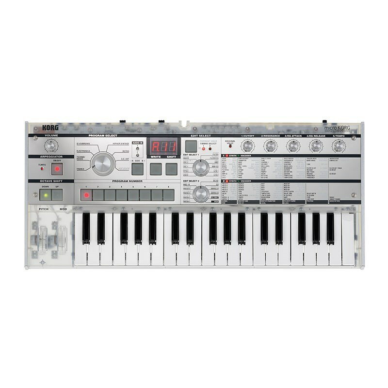 楽器種別：新品シンセサイザー/KORG 商品一覧＞＞シンセサイザー【35，000円〜70，000円】 商品一覧＞＞鍵盤楽器買うなら、当店で！専門スタッフが迅速丁寧に対応します！KORG micro Crystal商品説明★20 周年記念モデルmicroKORG は2002 年に発売され、20 年もの間、その勢いを保ってきました。数え切れないほどのトラックやアーティストがmicroKORG マジックの素晴らしい可能性を活用し、ステージやスタジオのミュージシャンに最も人気のある選択肢の1 つであり続けているのです。microKORG Crystal は、この象徴的なシンセの究極の生まれ変わりです。お見逃しなく！20 年に及ぶmicroKORG の輝かしい歴史に感謝を込めて。ミュージシャンが「定番」と認める楽器は、時代の流行とは無縁で長く愛され、使い続けられるもの。「定番」という言葉は、画期的な存在であるこの楽器を象徴しています。数多のコピーが生まれても、オリジナルだけが持つ個性はより鮮やかに輝き、時を経るほどにその魅力を増して行きます。20 年前、電池で駆動するポータブルなmicroKORG が誕生しました。時代を先駆けたミニ鍵盤、パワフルなボコーダー、現代の音楽ジャンルに最適なすぐに使えるサウンドは、多くのヒット曲を生み出し、瞬く間にミュージシャンのプレイ・スタイルを一変させました。このコンパクトなサウンド・モンスターは、キーボードを弾かない多くのミュージシャンにシンセの素晴らしさを教え、今では当たり前となった音楽制作の方法を生み出しました。小さなキーボードがステージ上の大きなキーボードの上に控えめに置かれ、アマチュアからプロまでが同じ楽器を手に入れて、小さな寝室から大きなプロのレコーディング施設まで、世界中の音楽シーンの最前線に置かれるようになったのです。発売20 周年を記念した特別仕様のmicroKORG Crystal は、今や「定番」となったこのシンセサイザーを、ユニークかつスタイリッシュに仕上げています。スケルトンの半透明シャーシと、それに合わせた半透明なノブ、操作子類これまでのmicroKORG の構造を一新し、電子回路や内部が見える半透明のシャーシを採用した「microKORG Crystal」。ノブやダイヤルホイールなどの操作子も同じ半透明になっています。どの角度から見ても楽しいmicroKORG Crystal は、記念モデルとしてその名の通り、microKORG を生み出したコルグ・チームのエネルギーや想いを「結晶化」しています。美しい輝きを放つ操作パネルmicroKORG Crystal は、ステンレス鏡面仕上げのトップ・パネルと半透明のノブやダイヤルが見事に調和し、もはや電子楽器を超えた存在として、他の楽器にはない外観上のインパクトを与えています。質感の高い頑丈なアルミ製サイド・パネルオリジナル・モデルでは、レトロ感を演出する木製のサイド・パネルを採用し、アナログ・モデリングのシンセ・エンジンに上品なアクセントを加えていました。今回の特別モデルではアルミ製サイド・パネルを採用し、すっきりとした印象に仕上げています。■主な仕様鍵盤: ミニ鍵盤、37 鍵 (ベロシティ対応)最大同時発音数: 4 ボイス音源システム: アナログ・モデリング・シンセシス・システム外形寸法(W × D × H): 524 × 232 × 70 mm質量: 2.4 kg（電池および付属マイクロフォンを除く本体のみ質量）付属品：AC アダプター、コンデンサー・マイクロフォンイケベカテゴリ_キーボード_シンセサイザー_KORG_新品 JAN:4959112238541 登録日:2023/11/02 シンセサイザー シンセ Synth コルグ