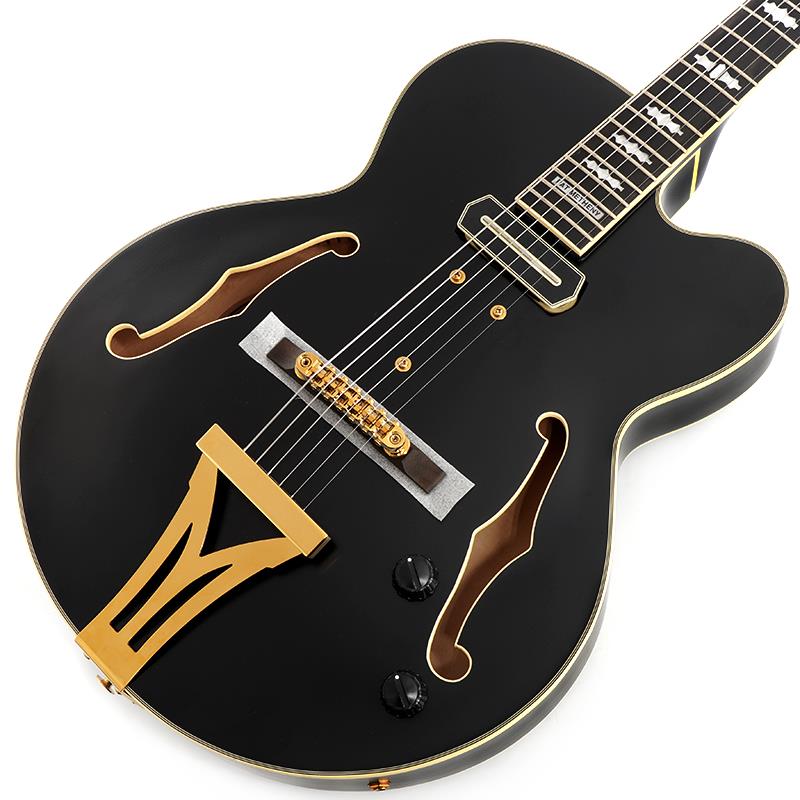 楽器種別：アウトレットIbanez/アウトレット 商品一覧＞＞エレキギター【95，000円〜180，000円】 商品一覧＞＞フルアコ/Ibanez 商品一覧＞＞当店のギターは、出荷前に専門スタッフが検品・調整しているので安心です！Ibanez ARTSTAR PM3C-BKL (Black Low Gloss) [Pat Metheny Model] 【特価】商品説明ネックジョイントに塗装クラックがあるため、一本限りのお買い得プライス！！たくさんのプレイヤーの手にとってほしい、、、そんなパット氏の想いと、ルックスからサウンドまで多くのこだわりが詰まった、パット・メセニー 新シグネチャー・モデル！・ヘッド形状、指板インレイ、テイルピース、コントロールノブ、ボディーカラーなど、パット氏が好むクラシカルなデザインを採用し、ルックスにもこだわっています。・スプルース材 トップ / メイプル材 Back & Sides ボディヴァイオリンやアコースティック・ギターにも使用され、振動伝達に優れ癖のないナチュラルなトーンが特長のスプルース材をトップに採用。ハリのある明瞭のトーンが特長のメイプル材を、バック/サイドに採用。また、中塗り抜きオープンポアの非常に薄い塗装を施し、ビンテージライクな風合いに仕上げています。(※)・ニャトー材 / メイプル材 3pcネック・エボニー材指板素早い音の立ち上がりと豊かなサステインが特長のエボニー材を採用。・Artstar フレットエッジ・トリートメントフレットエッジを球面加工することで運指時のストレスを軽減。一段上の弾き心地を実現しました。・クセが少なくナチュラルな鳴りで、ホロウ・ギターでは定番の牛骨ナット・Gibraltar Performer ブリッジサドルの前後調整ネジをテールピース側に配置した構造のZinc製ブリッジです。テールピース側からドライバーを差し込む構造を採用したことで、サドルの前後調整をより簡単に行うことができます。・PM special シングルコイル・ピックアップパット氏と長い時間をかけて意見交換をしながら試作を何度も重ね、パット氏の好みを完全に反映させた Ibanez製ピックアップです。低音はブーミーにならず、ピッキングニュアンスをつけやすく、シングルコイルらしい歯切れの良いブライトさが特長です。また、大きい金属板の上にピックアップ本体を載せ、その金属板をボディに3点のネジで吊り下げることによってピックアップを固定する、クラシックなスタイルにも、パット氏のこだわりを感じられます。(※)外観についてのご注意中塗り抜きオープンポアの非常に薄い塗装仕上げの為、木部・バインディング部に多少の凹凸がある場合がございます。これらは、Ibanezおよびアーティスト本人が認めた品質基準です。予めご了承下さい。商品詳細SpecsNeck type PM 3pc Nyatoh/Maple set-in neckBody Spruce top / Maple back & sidesFretboard Bound Ebony fretboard w/PM3C Acrylic inlayFret Medium frets w/Artstar fret edge treatmentNut BoneBridge Gibraltar Performer bridgeTailpiece VT200 tailpieceNeck pickup PM special (S) neck pickupControls， Pickup selector 1 Volume， 1 ToneHardware color Titan GoldString gauge .011/.015/.022w/.030/.040/.050 (D'Addario ECG24 Flatwound)Neck DimensionsScale 628mm/ 24.75Width at Nut 43mmWidth at Last Fret 57mmThickness at 1st 20mmThickness at 9th 22mmRadius 305mmRBody DimensionsLength 19 1/2Width 15 3/4Max Depth 3 3/4ハード・ケース付属イケベカテゴリ_エレキギター_フルアコ_Ibanez_アウトレット SW_Ibanez_アウトレット JAN:2500010787260 登録日:2026/03/02 エレキギター アイバニーズ イバニーズ