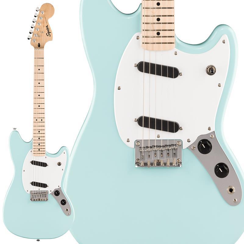 楽器種別：新品Squier by Fender/Mustang 商品一覧＞＞Squier by Fender/新品 商品一覧＞＞エレキギター【20，000円〜45，000円】 商品一覧＞＞MGタイプ/Squier by Fender 商品一覧＞＞当店のギターは、出荷前に専門スタッフが検品・調整しているので安心です！Squier by Fender Squier Sonic Mustang (Daphne Blue / Maple Fingerboard)商品説明Squier Sonic シリーズSquier Sonic Mustangは、すぐにギターを始めたいと考えている向上心溢れるプレイヤーに最適な楽器です。アイコニックなFenderムスタングを原点とした象徴的なスタイリングと刺激的なトーンをあらゆるプレイヤーにお届けします。このムスタングは24インチのショートスケールで、薄く軽量なボディと、スリムで快適なCシェイプネックの組み合わせにより、優れた演奏性をもたらします。2基のSquierシングルコイルピックアップは、クリアで多彩なトーンを奏でます。その他、高い安定性を誇る6サドル式ハードテイルブリッジ、スムーズで正確なチューニングが可能なシールドギアチューニングマシン、耐久性のあるクロムハードウェアなど、魅力的な特徴を多く備えています。※画像はサンプルになります。製品の特性上、杢目・色合いは1本1本異なります。個体差によりスカンク・ストライプが無い場合もございます。ソフトケース付属商品詳細BodyBody Material：PoplarBody Shape：MustangBody Finish：Gloss PolyurethaneNeckNeck Material：MapleNeck Finish：Satin UrethaneNeck Shape：C ShapeScale Length：24 (610 mm)Fingerboard Material：MapleNumber of Frets：22Fret Size：Narrow TallNut Material：Synthetic BoneNut Width：1.650 (42 mm)Position Inlays：Black DotTruss Rod：Single-ActionElectronicsBridge Pickup：Ceramic Single-CoilNeck Pickup：Ceramic Single-CoilControls：Master Volume， Master TonePosition 1. Bridge PickupPosition 2. Bridge and Neck PickupsPosition 3. Neck PickupConfiguration：SSHardwareBridge：6-Saddle Top-Load Hardtail with Block SaddlesHardware Finish：ChromeTuning Machines：Die-Cast SealedPickguard：1-Ply WhiteControl Knobs：Black PlasticSwitch Tip：BlackNeck Plate：4-Bolt SquierMiscellaneousStrings：Nickel Plated Steel (.009-.042 Gauges)イケベカテゴリ_エレキギター_MGタイプ_Squier by Fender_Mustang_新品 SW_Squier by Fender_新品 JAN:0197955143224 登録日:2026/05/20 エレキギター スクワイヤー スクワイアー フェンダー ムスタング マスタング