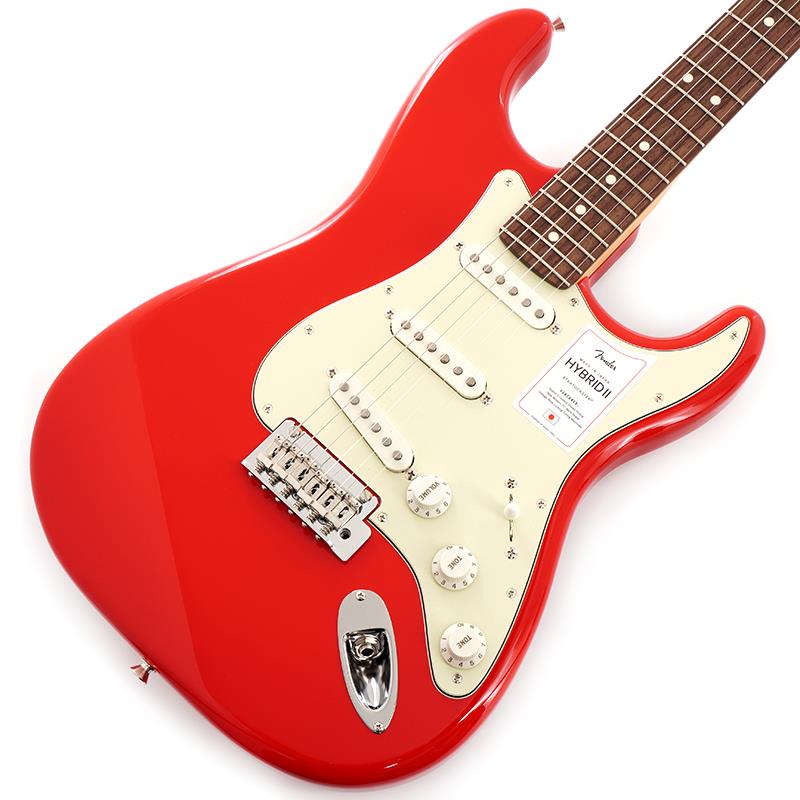 楽器種別：新品Fender Made in Japan/Hybrid II Stratocaster 商品一覧＞＞Fender Made in Japan/新品 商品一覧＞＞エレキギター【95，000円〜180，000円】 商品一覧＞＞STタイプ/Fender Made in Japan 商品一覧＞＞当店のギターは、出荷前に専門スタッフが検品・調整しているので安心です！Fender Made in Japan Hybrid II Stratocaster (Modena Red/Rosewood)商品説明Fender Made in Japan Hybrid II SeriesMade in Japan Hybrid IIは、ヴィンテージなルックスはそのままに、プレイヤーや音楽のジャンルを選ばないオールマイティーなモダンスペックを盛り込んだ、まさに「ハイブリッド」と呼ぶにふさわしいシリーズです。 リズム/リード問わず、どのギタリストやベーシストにもフィットする演奏性と楽器のトーンを兼ね備えた製品を、世界的にファンの多いMade in Japanで実現しました。Hybrid II Stratocasterは、定評あるアルダーボディに新設計のHybrid II Custom Voiced Single Coilピックアップを装備し、ヴィンテージスタイルサドル付きの2点支持トレモロシステムを搭載。ヴィンテージロッキングチューナー、Modern Cシェイプにサテンフィニッシュのネック、9.5インチラジアスの指板とナロートールフレットがスムーズなプレイヤビリティを提供します。※画像はサンプルです。製品の特性上、杢目、色合いは1本1本異なります。商品詳細Series: Made in Japan Hybrid IIBody Material: AlderBody Finish: Gloss PolyurethaneNeck: Maple， Modern CNeck Finish: Satin Urethane Finish on Back， Gloss Urethane Finish on FrontFingerboard: Maple or Rosewood， 9.5 (241 mm)Frets: 22， Narrow TallPosition Inlays: Black Dot (Maple)， White Dot (Rosewood)Nut (Material/Width): Bone， 1.650 (42 mm)Tuning Machines: Vintage-Style LockingScale Length: 25.5 (648 mm)Bridge: 2-Point Synchronized Tremolo with Vintage-Style Stamped Steel SaddlesPickguard: 3-Ply Black (318， 380)， 3-Ply Eggshell (300， 316， 367)， 3-Ply Mint Green (300， 307， 316， 318， 367)， 4-Ply Tortoiseshell (306， 307)Pickups: Hybrid II Custom Voiced Single Coil Stratocaster (Bridge)， Hybrid II Custom Voiced Single Coil Stratocaster (Middle)， Hybrid II Custom Voiced Single Coil Stratocaster (Neck)Pickup Switching: 5-Position BladePosition 1. Bridge PickupPosition 2. Bridge and Middle PickupPosition 3. Middle PickupPosition 4. Middle and Neck PickupPosition 5. Neck PickupControls: Master Volume， Tone 1. (Neck Pickup)， Tone 2. (Bridge/Middle Pickup)Control Knobs: EggshellHardware Finish: Nickel/ChromeStrings: Nickel Plated Steel (.009-.042 Gauges)ギグケース付属イケベカテゴリ_エレキギター_STタイプ_Fender Made in Japan_Hybrid II Stratocaster_新品 SW_Fender Made in Japan_新品 JAN:0885978544936 登録日:2026/02/06 エレキギター フェンダー ふぇんだー フェンダージャパン フェンジャパ フェンダーJ ストラト ストラトキャスター