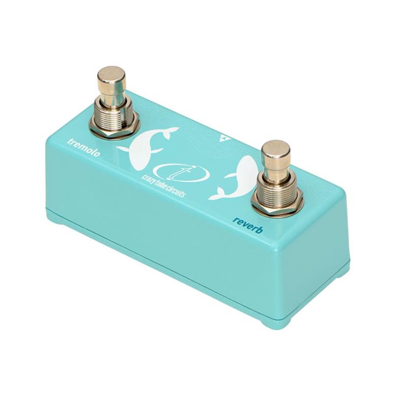 楽器種別：新品Crazy Tube Circuits/新品 商品一覧＞＞エフェクター【5，000円〜15，000円】 商品一覧＞＞ラインセレクター・フットスイッチ/フットスイッチ/Crazy Tube Circuits 商品一覧＞＞安心してお買い物頂けるよう、コンパクトもマルチも丁寧梱包でお届けします！Crazy Tube Circuits White Whale V2 Remote　（CTC/クレイジーチューブ）商品説明White Whale V1およびV2で動作します。White Whale リモート・コントロール・フットスイッチを使用して、各エフェクト・セクション(トレモロ/リバーブ)のバイパス状態を制御します。リバーブXP入力ジャックに接続し、White Whale V1の内部割り当てスライダー・スイッチでFX/SWを選択します。White Whale V2のREMOTE入力ジャックに接続します。パッシブ操作 - リモートフットスイッチが正常に動作するために電源は必要ありません。White Whaleに接続するにはTRSケーブルが必要です（付属していません）。リモート・フットスイッチ接続では、オンボード・フットスイッチの操作がバイパスされることはありません。同時に使用できます。イケベカテゴリ_エフェクター_ラインセレクター・フットスイッチ_フットスイッチ_Crazy Tube Circuits_新品 SW_Crazy Tube Circuits_新品 JAN:5214001261451 登録日:2026/04/30 Crazy Tube Circuits エフェクター スイッチ クレイジー