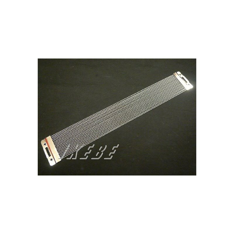 楽器種別：新品CANOPUS/新品 商品一覧＞＞ドラム【〜5，000円】 商品一覧＞＞その他ドラムアクセサリ/CANOPUS 商品一覧＞＞安心してお買い物頂けるよう、スネアもシンバルも丁寧梱包でお届けします！CANOPUS CPSS-BB14NP [バックビートスネアワイヤー / クロームタイプ]商品説明〜カノウプススナッピー/Back Beat Snare Wire〜「スネアの音量が物足りない」「大音量でも埋もれないスナッピーサウンドが欲しい」などの要望に応えるスネアワイヤーの登場です。巻き数の多い鋼線（ワイヤー）を採用し、それを支えるエンドプレートを1mm厚で仕上げることにより、2拍4拍のバックビートをアグレッシブに引き立たせる音量感と、細かいフレージングに対する反応の良さを両立しました。 その特徴は誰の耳にも聴き取れるほど明確で、まさにスネアが「生まれ変わった」と感じるに違いありません。このNP（クロームメッキ）フィニッシュのモデルは、強烈なアタック音ときらめきのあるサウンドを併わせ持つスネアワイヤーです。メタルシェルのスネアドラムには効果絶大。ラウドなスネアのポテンシャルを最大限に向上させます。 ●サイズ：14インチ●フィニッシュ：NP（クロームメッキ）●本数：20本線●スネアワイヤー・ストリングス(CNC)付属イケベカテゴリ_ドラム_その他ドラムアクセサリ_CANOPUS_新品 SW_CANOPUS_新品 JAN:4511239001202 登録日:2009/09/29 カノープス カノウプス