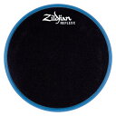 楽器種別：新品トレーニングドラム/Zildjian 商品一覧＞＞トレーニングドラム【5，000円〜20，000円】 商品一覧＞＞安心してお買い物頂けるよう、スネアもシンバルも丁寧梱包でお届けします！Zildjian Reflexx Conditioning Pad 10inch Blue [NAZLFZXPPRCB10]商品説明【大人気トレーニングパッド・Reflexx Conditioning Padの新色が登場！】[Reflexx Conditioning Pad]Zildjian Reflexx Conditioning Pad は、柔らかく、厚みのある打面を特徴とする、両面タイプの練習パッドです。腕、手首、指の筋肉に強いトレーニング効果を発揮します。3/4インチの厚みを持つFLEXX面は、腕、手首、指を使ったあらゆるタイプの練習に対応できます。1/2インチの厚みを持つWORKK面は、例えば枕など完全にデッドな表面に比べ、全体的にリバウンドは少ないですが、ストロークをより聞き取りやすくするための硬さを備えています。この打面は上腕と下腕、そして手首の可動域を広く使ったテクニックを、低速から中速で練習するのに適しています。テクニックを向上させたいドラマーに最適なこの練習パッドで、コントロール、強度、感度、持久力を向上させ、遅いテンポから速いテンポまで幅広いストロークが可能になります。現在市販されている中で最も静かなパッドの1つで、小音量での練習に理想的です。サイズ：10inchカラー：ブルー※画像はイメージです。本商品以外の商品は付属しません。また、パッドスタンドは別売となります。イケベカテゴリ_ドラム_トレーニングドラム_Zildjian_新品 JAN:0642388327241 登録日:2023/02/03 トレーニングドラム ドラムパッド 練習ドラム 練習用ドラム ジルジャン