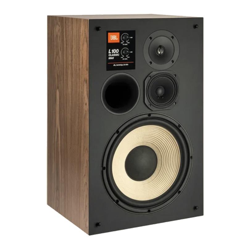 楽器種別：新品JBL/新品 商品一覧＞＞レコーディング【220，000円〜420，000円】 商品一覧＞＞モニタースピーカー/モニタースピーカー/JBL 商品一覧＞＞パワーレックは、専門スタッフに気軽に相談できる渋谷発のDTM・レコーディング機材専門フロアです。JBL L100 Classic MkII (ブラック)(1本)(ジェイビーエル)(3ウェイ ブックシェルフ型スピーカー)(L-Classicシリーズ)(チタンドームツイーター)(L100MK2BLK)【国内正規品・1年保証】商品説明【製品の特長】JBL L-Classic MkIIは、 世界的なヒットモデルとなっている L-Classicシリーズ に、後続の特別仕様モデル 『 L100 Classic-75』 や 『 L Classic BG』 モデル に搭載されたプレミアムな装備を施した、 アップグレードモデルです。 伝統のウォールナット天然木仕上げや、 3色のQuadrexフォームのグリルはそのままに、搭載されるすべてのユニットとネットワークを一新。 バイワイヤリング対応端子を装着した、ハイグレードな仕様となっています。●好評のL-Classicシリーズ 共通のウォールナット天然木突板仕上げと、3色のQuadrexフォームグリル●デュアルダンパー設計を採り入れ歪みの低減を果たした改良型の300mm径ピュアパルプ・ホワイトコーンウーファー●基板と素子をアップグレード。 LF/HFのグランド 回路を分離することで バイワイヤリング接続 /パッシブバイアンプ駆動に対応した新設計ネットワークと金メッキ・デュアルターミナルを装備●125 mm 径ポリマーコーティングピュアパルプコーン・ミッドレンジ (JM125PC-8)●MFおよびHFドライバー用アッテネーター●25 mm 径ピュアチタンドームツイーター (JT025Ti2-4)●サテンウォールナットの天然木突板仕上げを施したキャビネット【製品の仕様】スピーカータイプ300mm径 3ウェイ・ブックシェルフ型スピーカー低域用スピーカーデュアルダンパー構造を採用した 300mm径ピュアパルプ・ホワイトコーン・アルミダイキャストフレームウーファー (JW300SW-8)中域用スピーカー125 mm径ポリマーコーティング・ピュアパルプコーン・ミッドレンジドライバー (JM125PC-8)高域用スピーカー専用設計の音響レンズとウェーブガイドを搭載した25 mm径ピュアチタンドームツイーター (JT025Ti2-4)推奨アンプ出力25 - 200 W RMSインピーダンス4Ω出力音圧レベル(2.83V/1m)90dB周波数特性40Hz-40kHz (-6dB)クロスオーバー周波数450Hz、3.5kHz仕上げブラック、オレンジ、またはブルーから選択できる Quadrex発泡グリル付き、純正ウォールナット化粧板のエンクロージャー外形寸法（高さx幅x奥行）643mm x 390mm x 365mmコントロールMFおよびHFドライバー用アッテネーターコネクタタイプバイワイヤー接続/パッシブバイアンプ駆動に対応する金メッキ・バインディングポスト型デュアルターミナル本体重量28.6kg (グリル装着時)梱包重量33.1kg梱包スピーカー数1本専用スピーカースタンド高さ180mm■同梱物L100 Classic MkII エディション・ラウドスピーカー x1Quadrex フォームグリル x1クイックスタートガイド x1※ご購入いただいた製品を長く安心してご利用いただくため、 JBL国内サイトでの製品登録（無料）をおすすめしています。※詳細な製品仕様はメーカーサイトをご確認お願い致します。※ご使用前にご利用環境や動作状況などを予めご確認の上、ご購入をお願い致します。※商品の仕様、価格並びに付属品などは予告なく変更することがあります。#ジェービーエル#ジェイビーエルイケベカテゴリ_レコーディング_モニタースピーカー_モニタースピーカー_JBL_新品 SW_JBL_新品 JAN:4968929217786 登録日:2026/07/14 モニタースピーカー スタジオモニター
