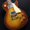 楽器種別：新品エレキギター/Gibson 商品一覧＞＞エレキギター/Gibson/Custom Shop 商品一覧＞＞エレキギター【415，000円〜785，000円】 商品一覧＞＞当店のギターは、出荷前に専門スタッフが検品・調整しているので安心です！Gibson 1958 Les Paul Standard Reissue VOS Iced Tea Burst #83957商品説明ピックアップは近年の定番モデルとなっているCustombucker Alnico IIIを継続して採用しつつ、新たに搭載されたLUXE社のバンブルビータイプのペーパーオイルコンデンサーやヴィンテージカーブを追及した500KのCTSポットを併せて装備することでより「剥き出し」な質感のヴィンテージフィール溢れるサウンドを実現しました。今まで以上にピッキングに鋭く追従する鋭敏なレスポンスは、ギターをアンプにプラグインしたその刹那からプレイヤーを魔法の様にレスポールトーンの虜にしてしまいます！トーンを絞った際の音抜け感の良さは勿論のこと、ヴォリュームを絞っても程良くブライトさがキープされるコントローラブルなアッセンブリーは現代的な使用方法とも素晴らしい相性を見せてくれるでしょう！！最新ヒストリックスペックによるヴィンテージトーンをぜひご堪能ください！！約4.2kg＃83957ハードケース　付属商品詳細Body Wood: 2-Piece Plain Maple Top & 1-Piece Lightweight MahoganyNeck: Solid Mahogany with Long Neck Tenon / 50s Rounded Medium C-ShapeFingerboard: Indian RosewoodFrets: Historic Gibson Narrow/Tall 22FretsPickups: Custombucker Alnico III (Unpotted)Controls: 2 volume 、2 tone 、3-way switchBridge / Tailpiece: ABR-1 non wire/ Lightweight Tailpiece w/Long StudTuners: Kluson Single Line， Single RingHard ware color: Nickelイケベカテゴリ_ギター_エレキギター_Gibson_Custom Shop_新品 JAN:4580228786185 登録日:2023/10/22 エレキギター ギブソン カスタムショップ