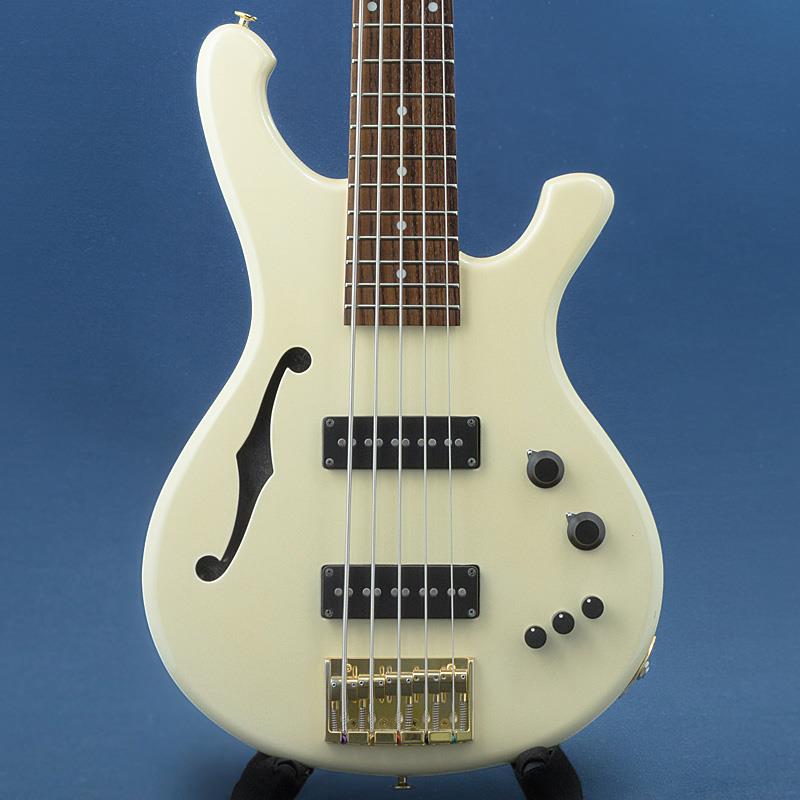 楽器種別：ユーズドMD-MM Produce/ユーズド 商品一覧＞＞ベース【60，000円〜120，000円】 商品一覧＞＞エレキベース/その他ベース一般/MD-MM Produce 商品一覧＞＞当店のベースは、出荷前に専門スタッフが検品・調整しているので安心です！MD-MM Produce USED 中古 MDB商品説明ハイクオリティーな日本製ハンドメイド・ベース長年に渡り、国内外のミュージシャンとのリレーションシップによって得た経験を存分に活かし、それらを高い次元で融合させた楽器を送り出す「MD」は、松原正樹氏をはじめとした多くの著名ミュージシャンを虜にしていることからも、その真価を窺い知ることが出来ます。強度を追求した3pc.構造のメイプルネックにローズウッド指板の構成です。2Vol、1Tone、3Band-EQのコントロールに、プリアンプは恐らくAguilar OBP-3に換装しており、MID周波数の切替が可能です。細かな擦り傷や打痕がございますが、コントロールに若干のガリがございますが、演奏上問題無くお使いいただけます。トラスロッドは締め方向に固めではございますが通常調整範囲で余裕があり、ネックコンディションは僅かにねじれが見受けられますが、演奏面に支障はなくお使いいただけます。Weight≒4.47kg付属品：Warwickギグケースイケベカテゴリ_ベース_エレキベース_その他ベース一般_MD-MM Produce_ユーズド SW_MD-MM Produce_ユーズド JAN:2500030889395 登録日:2026/09/30 エムディーエムエムプロデュース