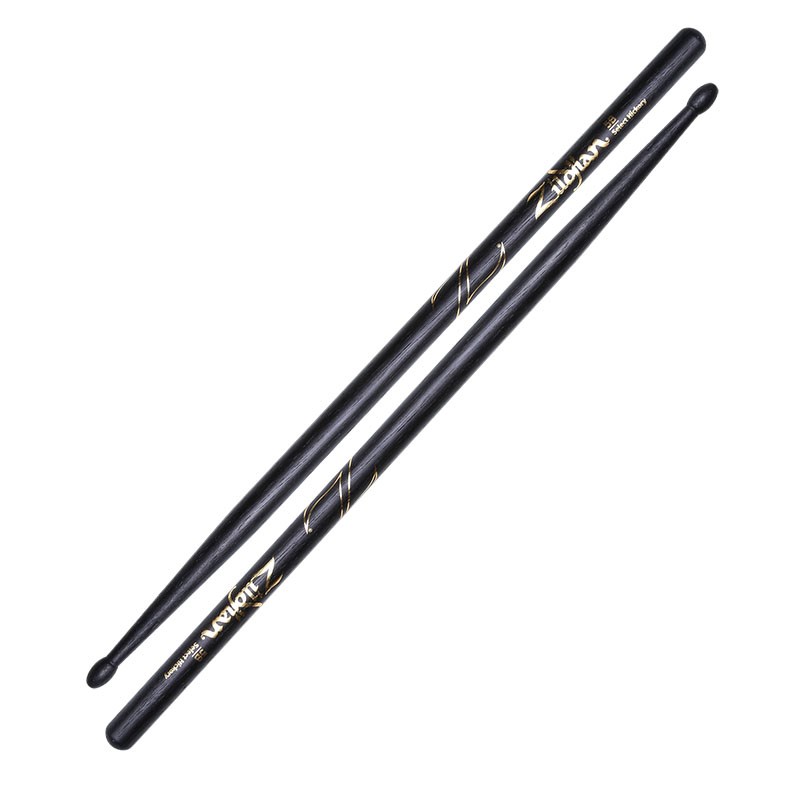 楽器種別：新品Zildjian/新品 商品一覧＞＞ドラム【〜5，000円】 商品一覧＞＞スティック/Zildjian 商品一覧＞＞安心してお買い物頂けるよう、スネアもシンバルも丁寧梱包でお届けします！Zildjian LAZLZ5BB [Hickory Series 5B / Wood Tip / Black Finish]商品説明[Hickory Series 5B / Wood Tip / Black Finish]5Aより少し太めのグリップとティアドロップ型のチップを採用し、しっかりとしたバックビートと音量が得られ、ジャンルを問わず、様々なドラマーに愛用されているモデルです。ブラック仕上げ。材質：ヒッコリー全長：406mm径：15.2mmチップ：ウッドフィニッシュ：ブラックイケベカテゴリ_ドラム_スティック_Zildjian_新品 SW_Zildjian_新品 JAN:0642388317464 登録日:2018/06/16 スティック ドラムスティック ジルジャン