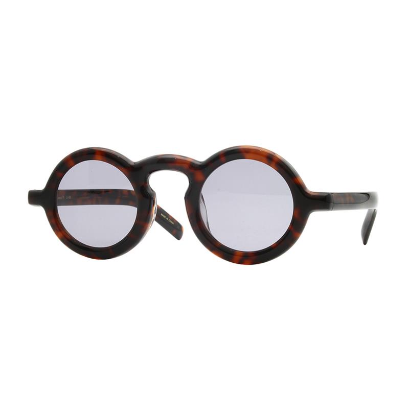 楽器種別：新品JOHN LENNON/新品 商品一覧＞＞楽器アクセサリ【5，000円〜15，000円】 商品一覧＞＞アパレル/その他アパレル/JOHN LENNON 商品一覧＞＞品揃え豊富な当店なら弦、パーツ、ケーブルなどのアクセサリーがまとめて揃います！JOHN LENNON JL806-4 ブラウンデミ/ライトグレー商品説明John Lennon ジョン・レノン サングラス先セル部分にはジョンレノンの顔がシルク印字されています専用ソフトケース付属素　材：アセテートサイズ：43□27-153(?40.0)鯖江製/MADE IN JAPANイケベカテゴリ_楽器アクセサリ_アパレル_その他アパレル_JOHN LENNON_新品 SW_JOHN LENNON_新品 JAN:4966423743992 登録日:2025/12/12 ジョン レノン サングラス メガネ カラーレンズ