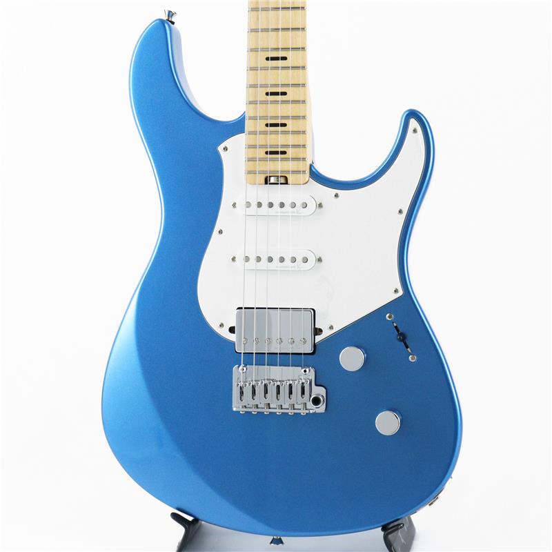楽器種別：ユーズドYAMAHA/PACIFICA Series 商品一覧＞＞YAMAHA/ユーズド 商品一覧＞＞エレキギター【150，000円〜290，000円】 商品一覧＞＞STタイプ/YAMAHA 商品一覧＞＞当店のギターは、出荷前に専門スタッフが検品・調整しているので安心です！YAMAHA USED 中古 Pacifica Professional PACP12M(Sparkle Blue)[SN.ILJ341E]ヤマハ商品説明PACIFICAシリーズのニューモデル「PACIFICA Professional」の中古品が入荷！Pacifica Professionalはオリジナリティ溢れるサウンドメイキングを可能にする「Made in Japan」モデルで、音響特性を追求した新設計ボディデザイン、ステンレスフレットとコンパウンドラディアス指板による優れた演奏性とRUPERT NEVE DESIGNS社との共同開発の「Reflectone」（リフレクト—ン）ピックアップによるバランスのとれたサウンドによって、プロフェッショナルなギタリストの自己表現をサポートいたします。■主な特徴1.個性あるサウンドメイクを実現する表現力当社独自の音響解析や3Dモデリングを活用した科学的設計プロセス「アコースティック・デザイン」により、ボディの振動を最適化させる構造を独自設計し、リッチな中域とタイトな低域を実現しました。また、プロオーディオ機器で高く評価されるRupert Neve Designs社と共同開発した自社オリジナルのピックアップ「Reflectone」は、パワフルな低域と高音のきらびやかさを両立するクリアなサウンドとなっており、各ピックアップの出力をコントロールすることでHSS配列でもバランスよく、サウンドメイキングを容易にします。アンプやエフェクターとの相性も良く、多彩な音楽ジャンルにフィットし、プレーヤーが望む個性あるサウンドメイクを実現できる表現力を有します。2.パフォーマンスに没頭できる高い演奏性ボディ形状は違和感なく体にフィットするようにコンター設計が刷新されました。ネックはスリムで握りやすく、全てのポジションに素早くアクセスできる形状に改良しました。ネックヒールはハイポジションでも演奏しやすい形状となっており、プレーヤーはストレスを感じず、パフォーマンスに没頭できます。ネック背面は、木材の質感を味わいながら滑らかな弾き心地を実現するサテンフィニッシュ仕上げで、指板は温かみのある音色と滑らかなアタックが特徴のローズウッド材と、明るくキレがありアタック音が特徴的なメイプル材の2種類を用意しました。さらに、『Pacifica Professional』ではコンパウンドラディアス指板を採用しており、一段高い演奏性をプレーヤーに提供します。3.シティポップにインスパイアされた個性際立つカラーラインアップ展開近年世界で再評価されている80年代の日本の音楽「シティポップ」。そのレコードジャケットに日本の色彩感で描かれた南カリフォルニア海岸にインスパイアされたボディカラーを展開します。＊状態といたしましてフレットも部分的なへこみ等は見られず約8割以上残、トラスロッドの余裕も十分に確認しております。電気系統も良好でプラスチックパーツにはまだフィルムが付いており、全体的に目立たない浅い擦り傷や金属パーツにわずかなくもりが見られる程度の比較的使用感の少ない個体となっております。＊特に目立つ大きな傷等に関しましては写真をご参考ください。付属品純正ハードケース、アームバー、調整用レンチ※リユース店舗の取り扱い商品は中古の1点限りのご用意となります為、誠に勝手ながらご注文のお客様優先でのご案内とさせて頂きます。お問い合わせやお取置きのご依頼の際は予めその旨ご了承下さいますようお願い致します。イケベ楽器店Website以外の商品ページをご覧のお客様は、「取扱店舗の商品ページを見る」または「楽器店の購入ページへ」よりご注文下さい。商品詳細商品スペックBody:AlderNeck:MapleFingerboard:MaplePickups:Reflectone HS7n，HS7m，HH7bControls:Master Vol，Master Tone，(Coil Tap)Weight≒3.70kgイケベカテゴリ_エレキギター_STタイプ_YAMAHA_PACIFICA Series_ユーズド SW_YAMAHA_ユーズド JAN:2500010852654 登録日:2026/03/03 エレキギター ヤマハ やまは パシフィカ