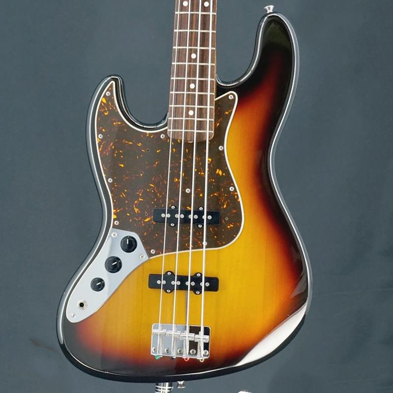 楽器種別：ユーズドFender Japan/ユーズド 商品一覧＞＞ベース【60，000円〜120，000円】 商品一覧＞＞エレキベース/JBタイプ/Fender Japan 商品一覧＞＞当店のベースは、出荷前に専門スタッフが検品・調整しているので安心です！Fender Japan USED 中古 JB62-LH (3TS)商品説明ビンテージのフィーリングを再現した日本製レフティジャズベースこちらは最も汎用性に富み人気の高い1962年仕様でバスウッド材のボディにローズウッド指板を採用し、バランスのよいレンジと程良いレスポンスをあわせ持ち、ジャンルやスタイルを問わず即戦力でお使いいただけるモデルです。細かな擦り傷や打痕がございますが、演奏上問題無くおつかいいただけます。トラスロッドは余裕があり、ネックは若干ハイ起きが見受けられますが、標準程度の弦高では影響なくお使いいただけます。Weight≒3.78kg付属品：汎用ソフトケースイケベカテゴリ_ベース_エレキベース_JBタイプ_Fender Japan_ユーズド SW_Fender Japan_ユーズド JAN:2500030744946 登録日:2025/09/03 エレキベース フェンダー ふぇんだー フェンダージャパン フェンジャパ フェンダーJ