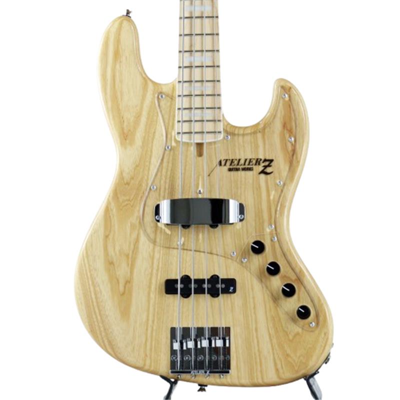 楽器種別：新品ATELIER Z/M Models 商品一覧＞＞ATELIER Z/新品 商品一覧＞＞ベース【230，000円〜430，000円】 商品一覧＞＞エレキベース/JBタイプ/ATELIER Z 商品一覧＞＞当店のベースは、出荷前に専門スタッフが検品・調整しているので安心です！ATELIER Z M#245 (NAT/M) 【 × IKEBEオリジナルポーチプレゼント】商品説明【Atelier Z × IKEBEオリジナルポーチプレゼント】Atelier Z × IKEBE コラボレーションによるオリジナルポーチ（非売品）をプレゼント！ギグバッグのポケットに収納可能で、散らかりやすいレンチ等メンテグッズの収納に便利です！イケベでAtelier Zベース本体をご購入の方だけがゲットできるレアアイテム、この機会に「憧れのAtelier Z」をお探しください対象商品：税込み30万円以上のATELIER Zベース本体購入でプレゼント※数量限定プレゼント品のため、無くなり次第終了となりますので予めご了承ください。※アウトレット品、セール品、リユース品/中古品、受注生産品など、一部商品は対象外の場合も御座います。----------------------------------------M（Magunitude)#245は青木智仁氏のシグネイチャー・モデルとして発売されたモデルですが、今や数多のプロ/アマを問わないミュージシャン達が使用し、スタンダード・モデル且つ、アトリエ Zを代表する機種です。70年代のJBトーンを元にしたクリアな高域と図太い低域を持ち、木目の詰まったアッシュ・ボディから繰り出されるサウンドは、所謂ドンシャリ・サウンドの王道を体感でき、コントロール系統は2ヴォリュームと、トレブル/ベースの2バンドEQのブーストのみですが、裏パネルを開けるとMid-CUTトリムが付いていますので、お好みのセッティングに調整可能です。ネックの差し込み角度など細部にまで気配りが行き届いており、軽いタッチでも音が出し易く、十八番のスラップ時の大胆なサウンドは勿論のこと、指弾きでの図太いトーン、ピック弾きのアタック感まで様々なプレイ・スタイルにも対応し、ジャンルを問わずに使用できる一本です。また、本器は青木氏が求めていたスペクトラム・ブーストを搭載したモデルとなっており、これまでの同モデルに比べ各段にパワー感が増し、十八番のスラップ時の大胆なサウンドに加え、多彩なジャンルにも対応出来る、新たなサウンドの可能性を感じさせる仕上がりとなっています。商品詳細Body : Ash 2 PiecesNeck : Maple 1 Piece 34inchFingerbord : Maple、20FretsPickups : Atelier z Magunitude JBZ-4Bridge : Atelier z BB419Preamp : bartorini XTCTControls : M.Vol、Balancer、M.Tone/sw、Treble/Bassweight : ≒4.22kgギグケース付属イケベカテゴリ_ベース_エレキベース_JBタイプ_ATELIER Z_M Models_新品 SW_ATELIER Z_新品 JAN:4562211295843 登録日:2026/08/07 エレキベース アトリエ アトリエZ アトリエゼット
