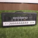 楽器種別：ユーズドギターアンプ/Soldano 商品一覧＞＞ギターアンプ【410，000円〜770，000円】 商品一覧＞＞安心してお買い物頂けるよう、ミニアンプもコンボアンプも丁寧梱包でお届けします！Soldano SLO-100 Classic Head 【USED】商品説明コンディションの良いSoldano中古品入荷！1987年に登場して以降、アンプの歪みの理想形として長年に渡り君臨し、今なおその伝説が語り継がれる「Super Lead Overdrive」＝SLO-100。登場以降のあらゆる名盤と呼ばれるレコーディングで用いられ、愛用した著名ギタリストは枚挙に暇がありません。そんなSoldano SLO-100が長い沈黙を破り再登場です！今の若い世代のプレイヤーにとっては、様々なアンプシミュレーターにおいて「物凄く音の良いアンプ」として認知されていながらも実機を触ったことがある人は非常に少ない、まさに伝説のアンプ。デジタルでは再現不可能な、多くのプレイヤーを虜にした「弾き心地」がここにあります！これぞ実機ならでは。芯の太さをしっかりと感じさせつつ十分なゲインとサスティーン、そしてプレイする楽しさを存分に感じさせるシャープなピッキングへの反応、弾むようなミッドレンジ。まごうことなきSLOサウンドと言えるでしょう。ハイゲインサウンドばかりが取り沙汰される傾向がありますが、クリアなクリーンやブルージーなクランチサウンドも極上。マーク・ノップラーやクラプトンなどにも愛される所以です。クリーン、クランチ、ドライブその全てでギターの理想のサウンドを奏でます。特にクランチのすばらしさはぜひ一度お試し頂きたい！本体でのチャンネル切り替えスイッチ、Depthコントロール、レベル調節可能なエフェクトループが追加搭載となっておりますが、まさに「蘇った伝説」を感じさせるルックスとサウンドです。幅≒640mm / 高さ≒255mm(取っ手含まず) / 奥行き≒230mm重量≒22kg※動作良好、上部トーレックスにゴム足の痕が若干あります。※正規輸入品、国内100V仕様、フットスイッチ＆ACケーブル付き、2022年入荷分。※現状お渡し、保証無しの委託中古品です。予めご了承の上、お買い求めいただきますようお願い致します。イケベカテゴリ_アンプ_ギターアンプ_Soldano_ユーズド 登録日:2023/12/06 ギターアンプ ソルダーノ