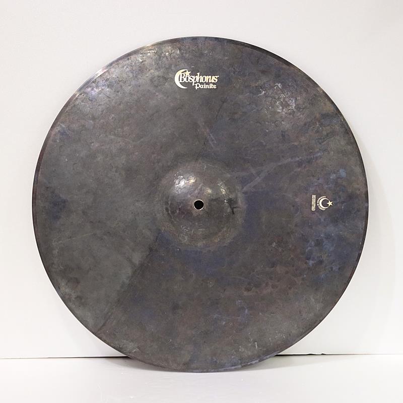 楽器種別：新品Bosphorus/新品 商品一覧＞＞ドラム【30，000円〜65，000円】 商品一覧＞＞シンバル/クラッシュ/Bosphorus 商品一覧＞＞安心してお買い物頂けるよう、スネアもシンバルも丁寧梱包でお届けします！Bosphorus Painite Crash 18'' [1300g]【スタッフ選定品】商品説明＜Painite＞シンバル成形後、3ヶ月土の中に埋め金属を熟成させる工法を新たに生み出しました。鉱物であるペイン石のような色見で、他社にはないトラッシーでドライなサウンドが特徴です。サイズ：18インチウェイト（実測値）：約1300g※店頭にて試打を解禁しております為、細かな傷や打痕、指紋汚れなどが発生する場合がございます。予めご了承ください。イケベカテゴリ_ドラム_シンバル_クラッシュ_Bosphorus_新品 SW_Bosphorus_新品 JAN:2500190056491 登録日:2026/03/03 シンバル ボスフォラス