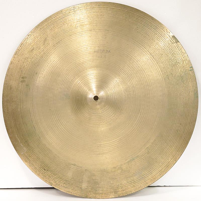 楽器種別：ヴィンテージZildjian/A Zildjian 商品一覧＞＞Zildjian/ユーズド 商品一覧＞＞ドラム【15，000円〜30，000円】 商品一覧＞＞シンバル/ライドシンバル/Zildjian 商品一覧＞＞安心してお買い物頂けるよう、スネアもシンバルも丁寧梱包でお届けします！Zildjian VINTAGE 1970's A Medium Ride 20'' [2580g]商品説明☆ヴィンテージ☆白抜きロゴから1970年代〜80年代前半の製造と思われるA Zildjianのミディアムライドが入荷いたしました。年代相応のキズや汚れ、緑青等がございます。クリアで明瞭なピング音と、ヌケの良いカップが魅力です。サイズ：20インチウェイト（実測値）：約2580gイケベカテゴリ_ドラム_シンバル_ライドシンバル_Zildjian_A Zildjian_ユーズド SW_Zildjian_ユーズド JAN:2500190922345 登録日:2026/08/25 シンバル ジルジャン Aジルジャン