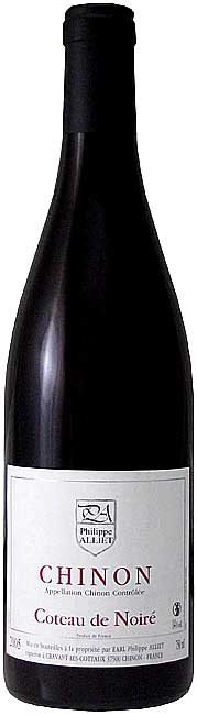 　　 Chinon Coteaux de Noir&eacute; AOC Chinon 750ml 　■産地：　シノンAC／ロワール地方 　■アルコール度数：12 %前後　／　コクあり・赤 　■飲み頃温度：13℃〜18℃ 　 品種 ・カベルネ・フラン100% 味わい ・カベルネ・フランの見事に熟した果実味は特筆。エレガントで豊かな赤い果実のアロマ。カカオ、ロースト香やバニラの風味が複雑さを出す。アタックはまろやかでスムーズな口当たり。驚くようなきめの細かさは比類の無いレベル。構成がしっかり取れたバランスのとても良いワインで、長熟タイプ。その素晴らしい味わいは、まだ若木ながらすでにロワールの〓1赤ワインの風格を漂わせている。 料理 ・牛肉の赤ワイン煮（トマト、玉ねぎなどの野菜も加えて）、牛ヒレ肉のチーズ焼きなどにピッタリです！” ---ワインの特徴--- 96年、ついに栽培権を手に入れることができた念願の区画。「コトー・ド・ノワレ」とは、その区画の名前。ここは作業が困難な急斜面であるため、放棄され、荒地になっていたが、フィリップ氏と奥さんが2人で整備し、植え付けも行いました！　