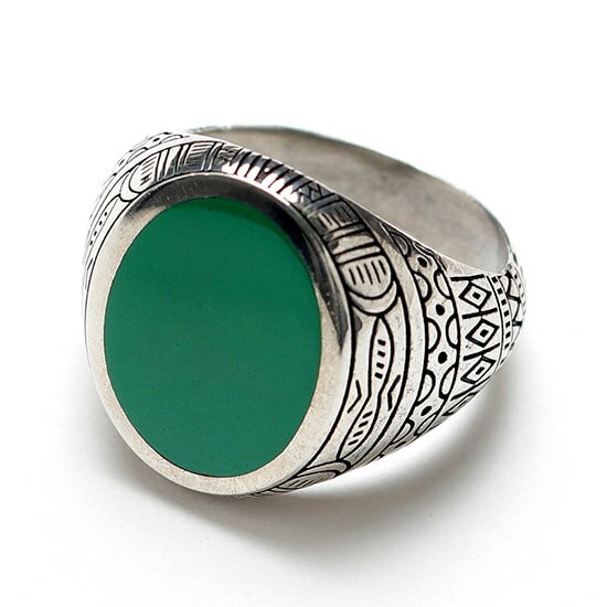 エメラルドリング｜緑の宝石！メンズ向けのおしゃれで人気な指輪の