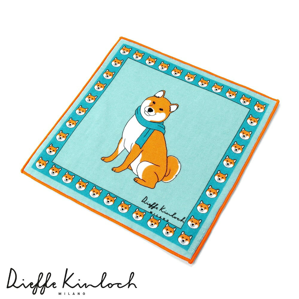 テーマ PET（ペット） 模様 SHIBA FRAME（マフラー柴） 色 本体：アクアブルー縁取り：はちみつ色 素材 コットン100% 生地 ふんわり柔らかな肌触りのコットンパイル 参考価格 2,700円 + tax 原産国 日本 ギフト ラッピング対応可 ▼ディエッフェ・キンロックの他のアイテムはこちらコットンパイルプリントタオルハンカチ「SHIBA FRAME」 モダンなデザインとイタリアの伝統技術が融合したアクセサリーブランド 2013年、ミラノでスタートしたアクセサリーブランド「Dieffe Kinloch（ディエッフェ・キンロック）」。スコットランド人とイタリア人の両親をもつマルコ・キンロック氏が自らスケッチを描き起こしてデザインしているブランドです。チーフやスカーフ、ネクタイなどのコレクションを展開しています。 斬新で遊び心があり、芸術性に富んだモチーフと美しい色柄で構成されるデザインが特徴です。シーズンごとにひとつの国や都市をフィーチャーし、それにまつわる文化や伝統、歴史的建造物や象徴するモノやコトをポップでアーティスティックなタッチで描いています。品質に対しても強いこだわりを持っており、シルク製品で有名な北イタリア・コモにある有名メゾン御用達のファクトリーで高い技術を持つ職人たちによって作られています。 自分にも、大切な人にも贈りたくなる一枚。キンロックのプリントタオルハンカチ 柔らかな肌触りと高い吸水性を備え、季節を問わず毎日使える「タオルハンカチ」。ギフトとしても人気のFEILER（フェイラー）に代表されるように、近年では手を拭くための実用品にとどまらず、色柄やデザインを楽しめるファッション小物としてもすっかり定着しています。今回ご紹介するのは、ハンカチコレクションで当店でもすっかりお馴染みとなったキンロックが手掛ける、“今治産”タオルハンカチになります。 キンロックのタオルハンカチという企画を聞いたとき、“これは絶対に面白い”と期待が膨らみました。ところが、最初に見せてもらったイタリア製のサンプルは、それまで展開してきた布帛（コットンポプリン）のハンカチと比べると、キンロックならではの鮮やかな色彩や繊細なデザインが十分に表現しきれていない印象でした。起毛したパイル生地へのプリントは非常に難しく、色のにじみや柄の潰れが生じやすかったそうです。そのため、一度は取り扱いを見送りました。その後、理想の仕上がりを求めて日本国内での生産が模索される中で、タオルの名産地として知られる愛媛県今治市の工場との出会いがあり、試作が重ねられました。そうして完成した今治産のサンプルを見せてもらったところ、手に取った瞬間に思わず気分が上がるキンロックらしい世界観がしっかりと伝わってきました。“これならいける”と感じ、当店でも展開することを決めました。 キンロックの魅力は、何気ない日常を少しだけ楽しくしてくれることです。バッグやポケットから取り出した瞬間に目を惹く鮮やかなプリントや、思わず誰かに見せたくなるような遊び心あふれるモチーフ。それでいて子どもっぽさはなく、大人が持つからこそ映える絶妙なデザインに仕上げられています。毎日使うものだからこそ、お気に入りを選ぶ楽しさがあります。手を拭くという何気ない所作さえ少し特別な時間に変えてくれる、そんなファッションの楽しさが詰まった一枚です。ご自身用としてはもちろん、ご家族やパートナー、大切な方への贈り物にもおすすめします。 今治の工場で作られる、ふんわり柔らかなコットンパイル 使用されているのは、コットン100%のパイル生地になります。今治の工場で一枚一枚丁寧に作られており、ふんわりとした柔らかな肌触りはもちろん、使い心地の良さが魅力です。プリントには生地の中に染料を浸透させるインクジェットプリント技術が採用されており、プリントが難しい起毛したパイル生地に繊細なイラストや鮮やかな色彩を表現しています。一般的な布帛のハンカチと比べると少し厚みはありますが、そのぶんやさしい手触りがあり、毎日気兼ねなく使える実用性も兼ね備えています。バッグやポケットに忍ばせておけば取り出すたびに思わず笑みがこぼれる。何気ないひとときにさりげない彩りを添えてくれる、キンロックらしいタオルハンカチです。 サイズ表SIZE 横幅 縦幅 25 25 ※ ハンドメイドのため寸法に若干の誤差が生じる場合があります。あらかじめご了承ください。（単位: cm）
