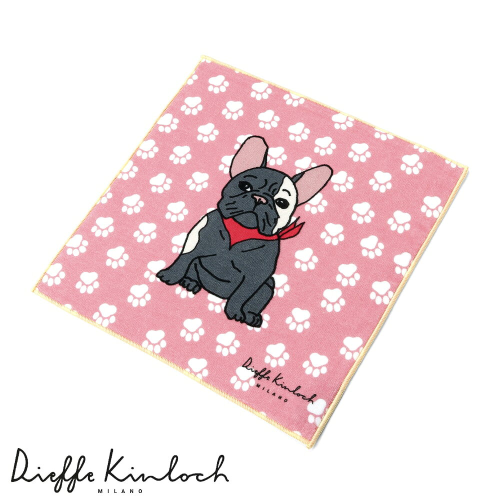 テーマ PET（ペット） 模様 french bulldog（フレンチブルドッグ） 色 本体：ライトピンク縁取り：バニラ 素材 コットン100% 生地 ふんわり柔らかな肌触りのコットンパイル 参考価格 2,700円 + tax 原産国 日本 ギフト ラッピング対応可 ▼ディエッフェ・キンロックの他のアイテムはこちらコットンパイルプリントタオルハンカチ「french bulldog」 モダンなデザインとイタリアの伝統技術が融合したアクセサリーブランド 2013年、ミラノでスタートしたアクセサリーブランド「Dieffe Kinloch（ディエッフェ・キンロック）」。スコットランド人とイタリア人の両親をもつマルコ・キンロック氏が自らスケッチを描き起こしてデザインしているブランドです。チーフやスカーフ、ネクタイなどのコレクションを展開しています。 斬新で遊び心があり、芸術性に富んだモチーフと美しい色柄で構成されるデザインが特徴です。シーズンごとにひとつの国や都市をフィーチャーし、それにまつわる文化や伝統、歴史的建造物や象徴するモノやコトをポップでアーティスティックなタッチで描いています。品質に対しても強いこだわりを持っており、シルク製品で有名な北イタリア・コモにある有名メゾン御用達のファクトリーで高い技術を持つ職人たちによって作られています。 自分にも、大切な人にも贈りたくなる一枚。キンロックのプリントタオルハンカチ 柔らかな肌触りと高い吸水性を備え、季節を問わず毎日使える「タオルハンカチ」。ギフトとしても人気のFEILER（フェイラー）に代表されるように、近年では手を拭くための実用品にとどまらず、色柄やデザインを楽しめるファッション小物としてもすっかり定着しています。今回ご紹介するのは、ハンカチコレクションで当店でもすっかりお馴染みとなったキンロックが手掛ける、“今治産”タオルハンカチになります。 キンロックのタオルハンカチという企画を聞いたとき、“これは絶対に面白い”と期待が膨らみました。ところが、最初に見せてもらったイタリア製のサンプルは、それまで展開してきた布帛（コットンポプリン）のハンカチと比べると、キンロックならではの鮮やかな色彩や繊細なデザインが十分に表現しきれていない印象でした。起毛したパイル生地へのプリントは非常に難しく、色のにじみや柄の潰れが生じやすかったそうです。そのため、一度は取り扱いを見送りました。その後、理想の仕上がりを求めて日本国内での生産が模索される中で、タオルの名産地として知られる愛媛県今治市の工場との出会いがあり、試作が重ねられました。そうして完成した今治産のサンプルを見せてもらったところ、手に取った瞬間に思わず気分が上がるキンロックらしい世界観がしっかりと伝わってきました。“これならいける”と感じ、当店でも展開することを決めました。 キンロックの魅力は、何気ない日常を少しだけ楽しくしてくれることです。バッグやポケットから取り出した瞬間に目を惹く鮮やかなプリントや、思わず誰かに見せたくなるような遊び心あふれるモチーフ。それでいて子どもっぽさはなく、大人が持つからこそ映える絶妙なデザインに仕上げられています。毎日使うものだからこそ、お気に入りを選ぶ楽しさがあります。手を拭くという何気ない所作さえ少し特別な時間に変えてくれる、そんなファッションの楽しさが詰まった一枚です。ご自身用としてはもちろん、ご家族やパートナー、大切な方への贈り物にもおすすめします。 今治の工場で作られる、ふんわり柔らかなコットンパイル 使用されているのは、コットン100%のパイル生地になります。今治の工場で一枚一枚丁寧に作られており、ふんわりとした柔らかな肌触りはもちろん、使い心地の良さが魅力です。プリントには生地の中に染料を浸透させるインクジェットプリント技術が採用されており、プリントが難しい起毛したパイル生地に繊細なイラストや鮮やかな色彩を表現しています。一般的な布帛のハンカチと比べると少し厚みはありますが、そのぶんやさしい手触りがあり、毎日気兼ねなく使える実用性も兼ね備えています。バッグやポケットに忍ばせておけば取り出すたびに思わず笑みがこぼれる。何気ないひとときにさりげない彩りを添えてくれる、キンロックらしいタオルハンカチです。 サイズ表SIZE 横幅 縦幅 25 25 ※ ハンドメイドのため寸法に若干の誤差が生じる場合があります。あらかじめご了承ください。（単位: cm）