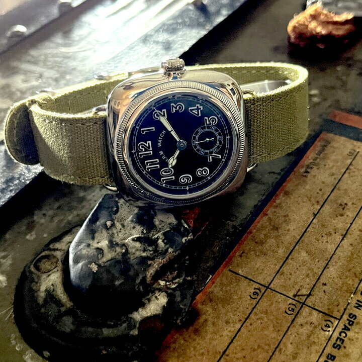 M.R.M.W. モントルロロイ The Cushion Watch ザ・クッションウォッチ クォーツ ブラック文字盤 3気圧防水 正規品 1年保証 ミリタリーウォッチ CU-BL-02【CUBL02】