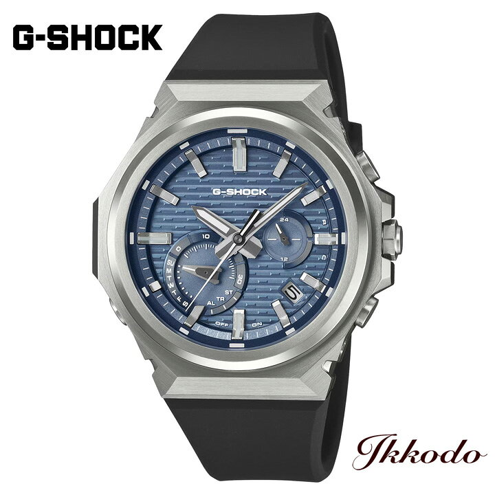 モデル名 G-STEEL GST-B1000 Series 番号 GST-B1000-2AJF ムーブメント タフソーラー（ソーラー充電システム） 時刻修正 Bluetooth：スマートフォンと接続し時刻を自動修正 精度 スマートフォンと連携しない場合は、通常のクオーツ精度（平均月差±15秒）で動作します。 駆動時間 フル充電時からソーラー発電無しの状態での駆動時間 機能使用の場合：約5ヵ月 パワーセービング状態の場合：約18ヵ月 ケース/ベゼル素材 カーボンファイバー強化樹脂（バイオマスプラスチック）／ステンレススチール バンド素材 樹脂バンド（バイオマスプラスチック） ケースサイズ 横: 44.2mm 縦: 46.9mm 厚さ: 11.6mm 重量 58.0g ガラス 無機ガラス 防水性 20気圧防水 機能特徴 ・耐衝撃構造（ショックレジスト） ・カーボンコアガード構造 ・モバイルリンク機能（対応携帯電話とのBluetooth通信による機能連動） ・アプリ「CASIO WATCHES」対応 ・アプリ連携機能 ・ストップウオッチ（1秒、30分計） ・タイマー（セット単位：1分、最大セット：30分、1秒単位で計測） ・時刻アラーム ・LEDライト（スーパーイルミネーター、残照機能付き） ・フルオートカレンダー ・パワーセービング機能（暗所では一定時間が経過すると運針を停止して節電します） ・バッテリー充電警告機能 ・パ日付・曜日表示 保証 1年間メーカー保証 商品説明 G-SHOCKのタフネス構造と機能美を受け継ぎつつ研ぎ澄まされたミニマルな表現で再構築したSLEEK STYLEのウレタンバンドモデルです。 ウレタンバンドは、日常使いに適した快適性とアクティブな印象を兼ね備え、軽快で柔らかな装着感を実現しました。G-SHOCK初号機“DW-5000C”から継承したベゼルデザインやレンガパターンが、スポーティさも加えています。 メタルベゼルが衝撃をガードし、カーボンファイバー強化樹脂製のケースがモジュールを保護。さらに、ガラス接着方式や小型モジュールにより耐衝撃構造を実現しつつ厚みや重量を削減。快適な着け心地と実用性を両立しています。 ビジネスからカジュアル、アウトドアまで多くの瞬間に対応できる「オールラウンド・タイムピース」です。 ※ケース、バンドの主な樹脂パーツにバイオマスプラスチックを使用。原料に再生可能な有機資源を使用し、環境負荷低減への貢献が期待されています。 価格 60,500円(税込)G-STEELGST-B1000 Series ライト点灯時 ※画像はGST-B1000-1Aです Bluetooth®搭載タフソーラー ※画像はGST-B1000D-1Aです バック刻印