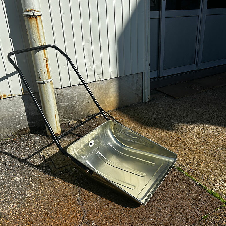 【エントリーでP5倍◆】アルミ スノーダンプ 中 クジラ印 アベキン 安心 日本製 雪下ろし 雪かき 豪雪 雪 頑丈 丈夫 冬物 除雪用品 除雪 屋根おろし シルバー 組立式 冬物用品 アルミダンプ 外作業 外 除雪 雪押し 雪寄せ 雪除け 雪掃き 雪掻き道具 ハンドル 大型 冬季