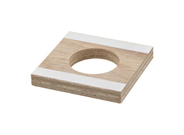 ●厚さが5ミリ未満の薄いシンクにワンホール混合栓を取付ける際の補強板です。●【特長】取付穴径40ミリ用●キッチンシンクの水栓を取換える際の補強としても便利です。●両面テープが付いてるので、シンクに仮止めができます。●マンションやアパートなどの賃貸住宅の原状回復に最適です。●生産国：日本●材質：ラワン合板●サイズ：75×75×15mm●重量：16g