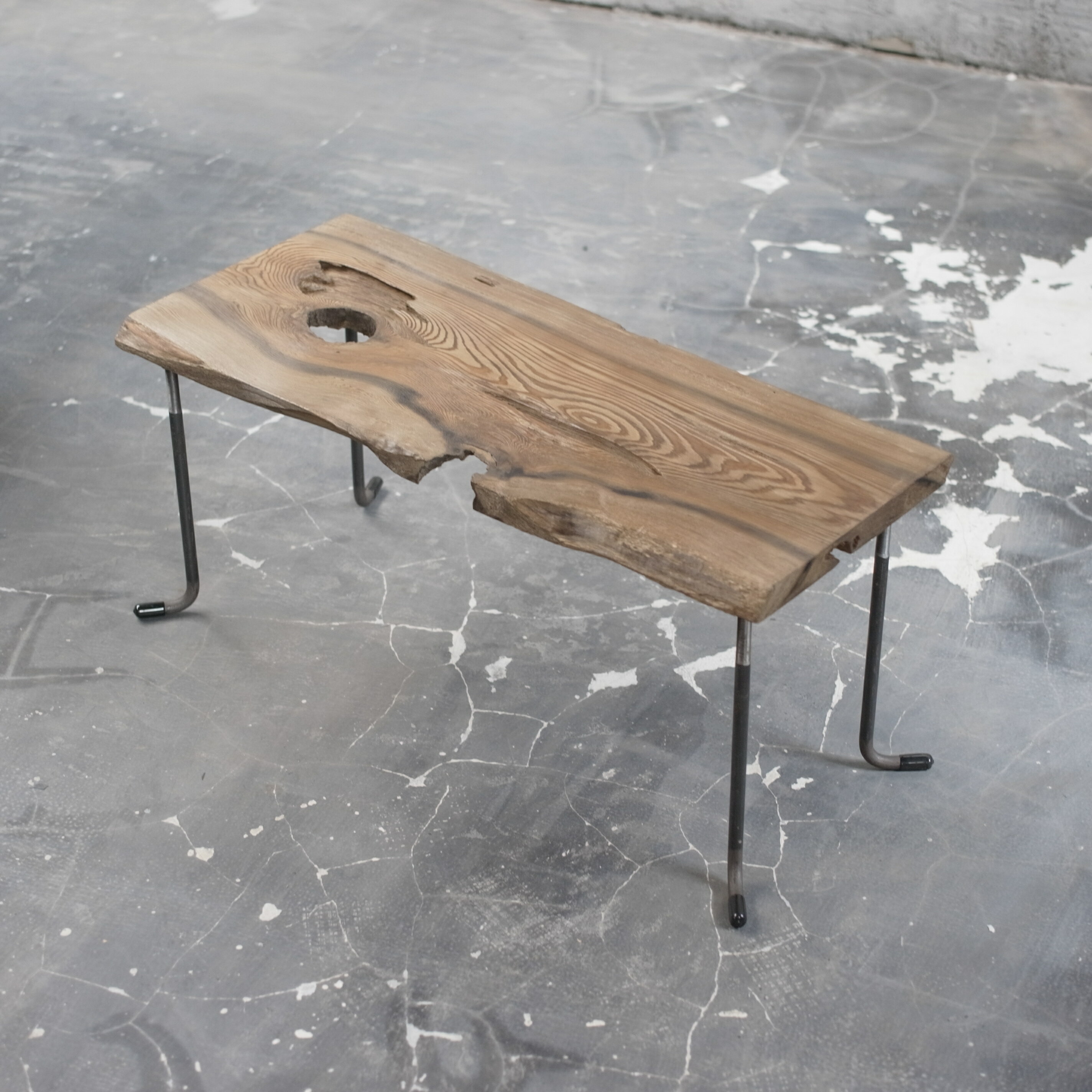 商品情報サイズH33cm×W73cm×D32cm色茶系商品説明ブライワックス（クリア）仕上げ脚は取り外し可能その他注意事項ディスプレイに用いた物は付きません。寸法は調整等で数ミリの誤差が生じる場合がございます。天然の木材を使用しておりますの...