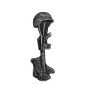 【中古】追悼 兵士 ヘルメット ライフル ブーツ ピンバッジ バッチ