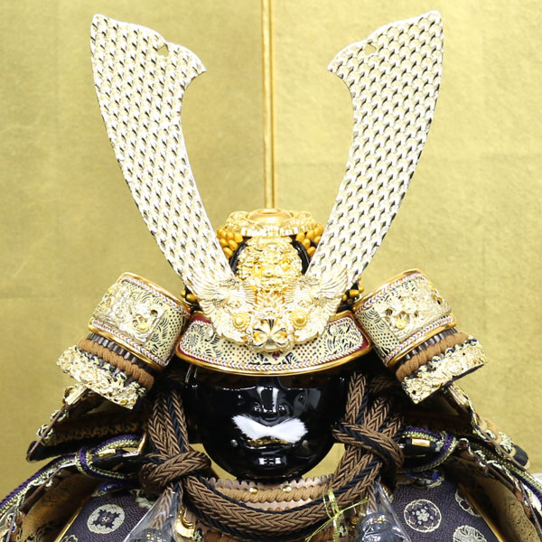 アイルインテリアプランニングの◆特典付き 【展示現品】 五月人形 平飾り 鎧飾り 鎧平飾り 鎧兜 5月人形 初節句 男の子 モダン おしゃれ 弓太刀 ライト 照明付き 点灯 武者 【RO300K81】 数量限定 【数量限定】｜アングル3