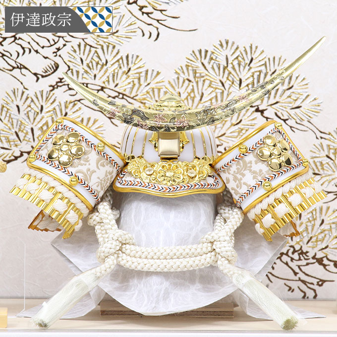 アイルインテリアプランニングの◆特典付き×25%OFF【数量限定】五月人形 兜 兜飾り ケース飾り 伊達政宗 金兜 武将 弓太刀 5号 オフホワイトベージュ 【641G24】 かぶと おしゃれ 5月人形 端午の節句｜アングル3