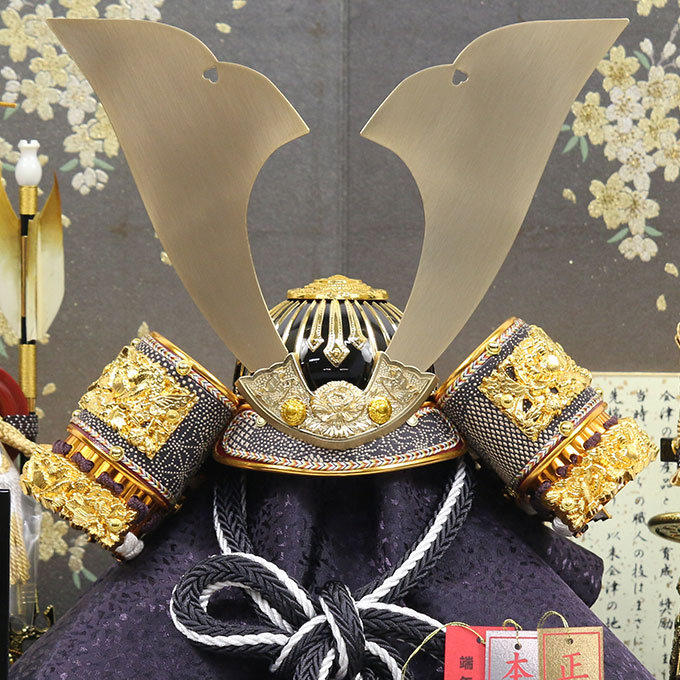 アイルインテリアプランニングの◆特典付き×35%OFF【展示現品×当店限定】当店オリジナル 五月人形 兜 兜飾り 収納飾り 鍬形 金兜 武将 弓太刀 10号 【110G24】 かぶと おしゃれ 5月人形 端午の節句｜アングル3