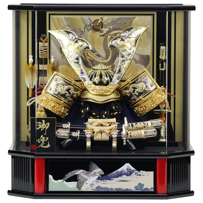 アイルインテリアプランニングの◆特典付き×21%OFF 【数量限定】【2026年度新作】五月人形 兜 兜飾り 兜ケース飾り ケース飾り アクリルケース 六角ケース 鍬形 金兜 弓太刀 大小刀 ブラック系 黒 かぶと おしゃれ 5月人形 端午の節句 【122G26】｜アングル3