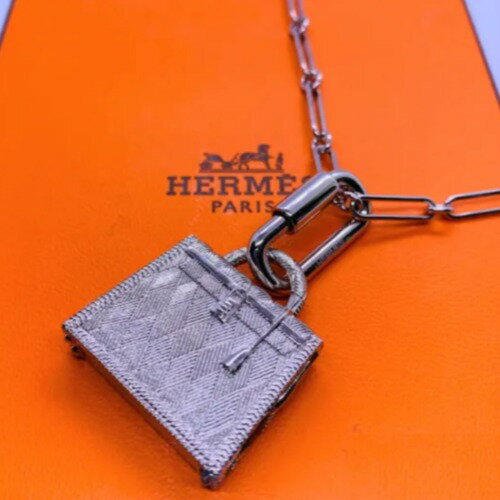 【中古】HERMES　エルメス　キュリオジテ　ケリー　ネックレス　パラジウムプレーテッド　シルバー　ブランドジュエリー　アクセサリー　ギヨシェ彫り　ペンダント　ペンダントトップ　チェーン付き　ケリーチャーム　ロングネックレス【中古】【31223T】