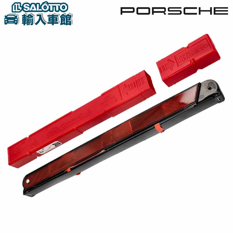 ■Porsche Driver's Selection 三角停止板 ケース付き 昼夜兼用 ポルシェ純正三角停止板です。 ※画像はイメージです。デザインや色が異なる場合がございます。 ■適合 カイエン EV / 2018年～ 9YA パナメーラ 2017年～ 971 ※適合につきましてご不明点ございましたら、 お買い求め前に車検証記載の17桁の英数字【車台番号】をご記載頂きまして、 【商品についてのお問い合わせ】より適合確認をお願い致します。 ■三角停止板に関する法律 高速道路など自動車専用道路にて何かしらの事情や車の故障等により停止させる場合、後続の自動車から見える場所に三角表示板を設置表示する義務があります。 表示義務を怠りますと、故障車両表示義務違反となり違反点数1点となります。 非常に分かり難い点は、三角表示板を携行せずに高速道路を通行しても違反には問われません。 よってメーカー標準装備されていない車が増えています。 時速100kmで車が走行している高速道路上で、車を停止させる事は非常に危険です。 いざという時の為に、後続車からの衝突事故など、大きな事故に巻き込まれるのを防ぐ為にも搭載をお勧め致します。 ■販売元 ポルシェ AG ■注意事項 ご使用のパソコンモニターの設定及び環境によって商品画像の色が実物と異なる場合がございます。 商品は予告無くデザイン、仕様ならびに価格の変更および販売終了する場合がございます。 類似商品はこちら 三角停止板 ケース付き 昼夜兼用 非常停止板7,799円 三角表示板 三角停止版 ワーニングトライアン5,299円 非常停止表示板 固定用マジックテープ ワ627円 三角表示板 本体 プラスチック ケース入り4,840円 非常停止表示板 車両取付セット ミニ F558,800円 非常停止表示板 車両取付セット R56 前期7,690円～ マカン 専用 三角停止板 95B Maca12,799円セーフティキット 三角停止板 安全ベスト セッ4,999円 911 60周年 ツール バッグ 911個 108,399円新着商品はこちら2026/10/23 タイトリスト トート バッグ トラディショナ51,399円2026/10/23 タイトリスト トート バッグ トラディショナ51,399円2026/10/20 ペピタ ターボナイト クレスト キーホルダー12,399円再入荷商品はこちら2026/10/24 キーリング マスコット ベア ハート 約13,599円2026/10/23 ロゴ ベースボール キャップ ブラック フリ8,299円2026/10/23 プルバックカー Gクラス ゲレンデ G5003,399円2026/10/23 更新