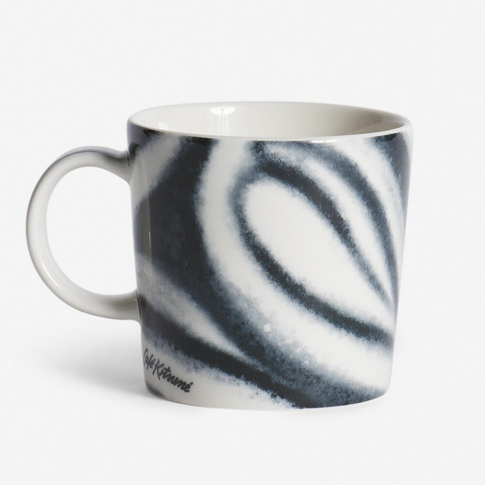 【P5倍】カフェキツネ×イッタラ・CAFE KITSUNE×IITTALA ”TEEMA マグ 300ml” 耐熱マグカップ・ラテアートデザイン・食洗機 電子レンジ対応・コップ・食器(ラテ×ブラックセサミ) ／MAISON KITSUNE・メゾンキツネ ／1080528 0411／LATTE*BLACK SESAME