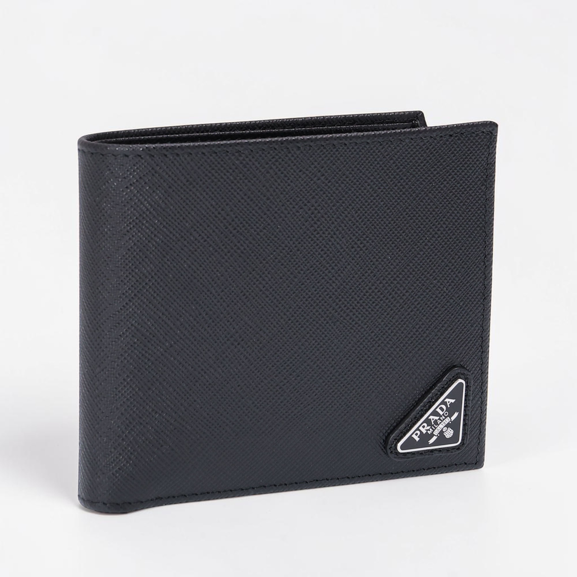 N - 【P5倍】プラダ／PRADA エナメルスモールトライアングルロゴ・型押しレザー2つ折り財布(ブラック) 2MO738 SAFFIANO TRIANGOLO(QHH)NERO[返品OK]