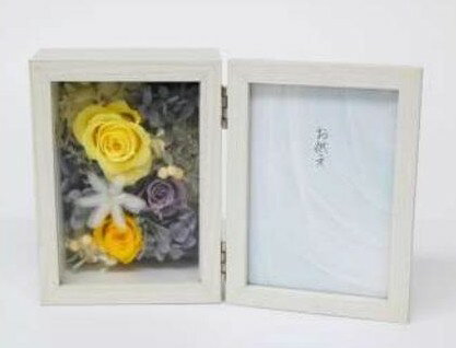 在庫あり【送料無料】アプラス フォトフレーム型お供え仏花 F-3589 ドライフラワー 長期鑑賞 仏事 お盆 お彼岸