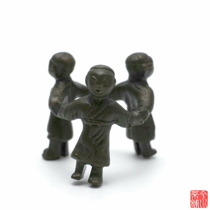 S503 蓋置 『色絵三ツ人形蓋置』『鋳物師 金森彦兵衛作』『唐銅製』 共箱 楽天市場】蓋置 三人形の通販