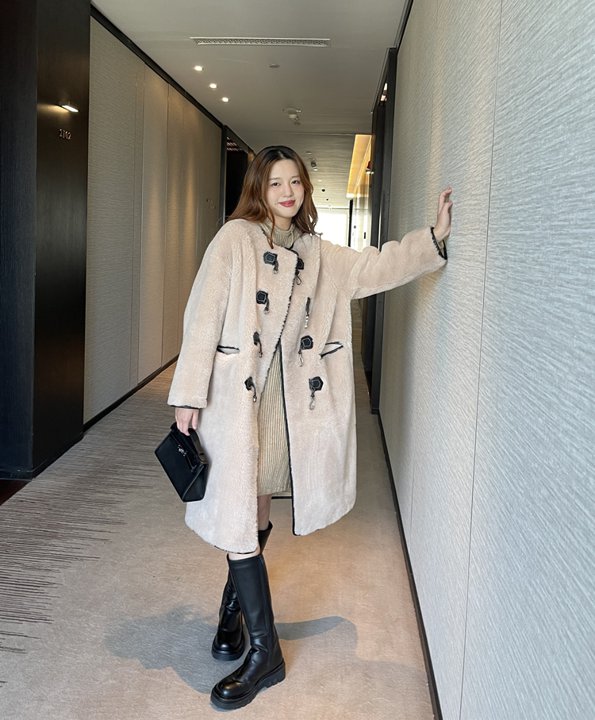 ダッフルコート ミディアム丈 ノーカラー ラムウール ベージュ ブラック ホワイト ノーカラー 暖かい 防寒 秋冬 ゆったり カジュアル きれいめ 通勤 普段着 お出かけ OU-033YK