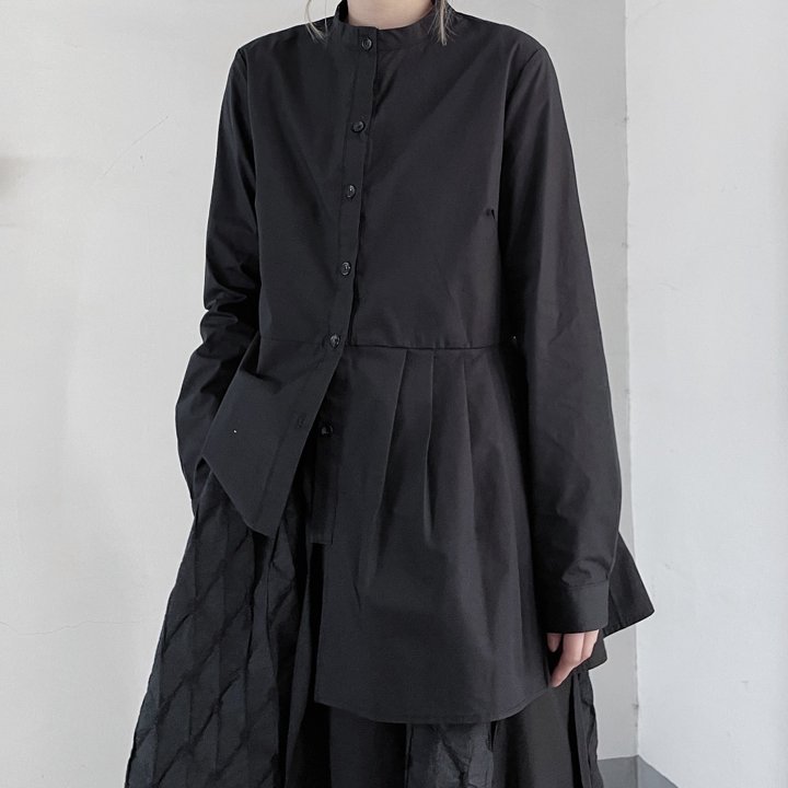 アシンメトリーブラウス トップス ブラウス シャツ コットン 軽やか フィッシュテール イレギュラーヘム プリーツ 長袖 不規則 ワントーン 無地 レディース 春秋 おしゃれ トレンド シンプル モード レトロ ノスタルジック タウン お出かけ デート TP-037CA