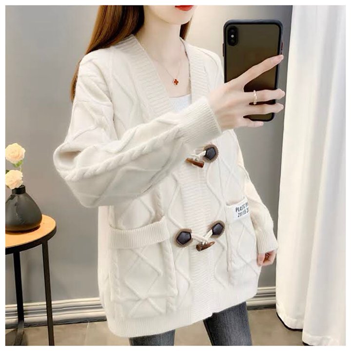 厚 み の ある ホーン ボタン ニット カーディガン 女性 の 2022 秋冬 の 新 しい スタイル の 怠惰 な 風 ゆったり し た 外着 の 外国 風 セーターカーディガン レディース コーデ 大人 着こなし おしゃれ おすすめ 大きいサイズ カジュアル きれいめ 韓国 人気 可愛い