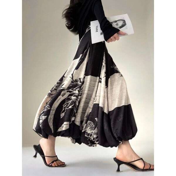 モノクロ フラワー スカート グラフィック バルーンスカート ふんわり フレア きれいめ エレガント 上品 大人フェミニン 秋 春 夏 旅行 デート お出かけ 普段使い デイリー 体型カバー トレンド レディース 女性 S M L XL ブラック 20代 30代 40代