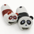 【日用品/雑貨】　現品限り　箸置き　有田焼き　パンダ　赤＆黒セット　2個セット ぱんだ panda ジャイアント ジャイアントパンダ クマ科 レッサー レッサーパンダ 熊猫 シュウマオ