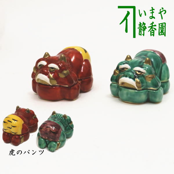 サイズ約縦7×横奥5×高4.3cm 作者花月窯 箱木箱 　　（R4/N296/3-12イ赤：ロ青/丸吉大・13970） 【コンビニ受取対応商品】注意 この商品は季節物ですので数量に限りがあります。 メーカーの方で在庫切れになり次第終了となり...