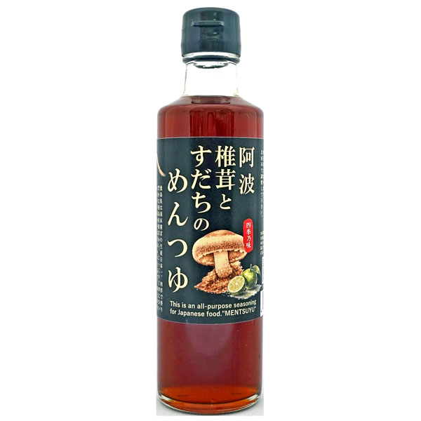 ●徳島県は菌床椎茸の生産日本一、その徳島県産の椎茸から丁寧にひいた出汁は、グアニル酸とグルタミン酸の天然の旨味成分がたっぷり！ 椎茸を出汁のメインとして、国産の鰹節、煮干し、昆布で旨味成分アップ！ さらに、徳島県特産のすだち果汁も加えることで、さわやかなすだちの風味も味わえる、徳島の魅力がたっぷりつまった、そうめんなどに美味しすぎるつゆができました。 和食の出汁のひきかたで丁寧にお作りし、アミノ酸などの調味料や各種エキスも全く使っておりませんので、食材本来の味のみをお楽しみいただけます。 めんつゆとして、また煮物、丼ものや卵かけご飯にもおすすめです。