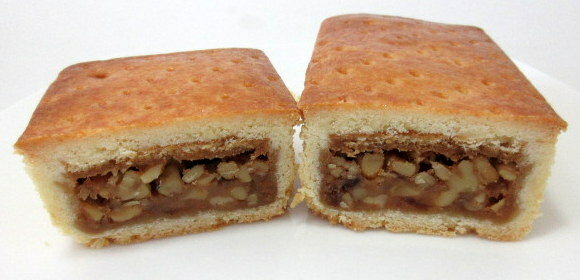 【絶品スイーツ】 ガトーフレーズ くるみの森のコンサート （1本約400g）×1箱【北海道は発送不可】 第26回全国菓子大博覧会 金賞受賞 くるみ菓子 くるみ洋菓子 ヨーロッパ伝統菓子 エンガディーナ 【お取り寄せスイーツ】のサムネイル