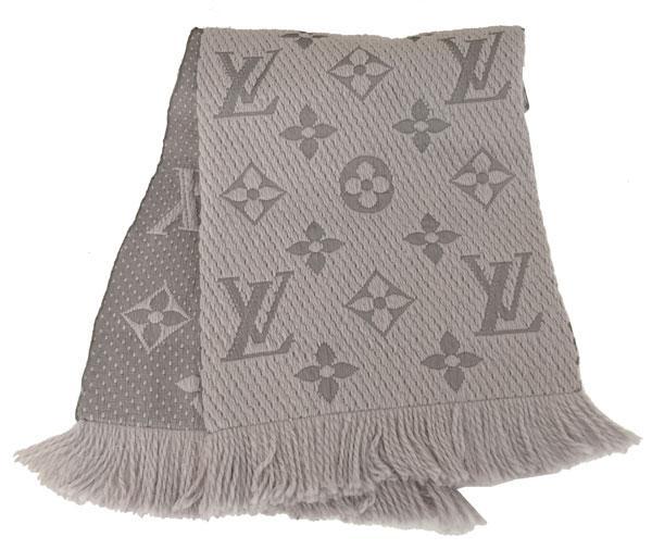 新品 LOUIS VUITTON ルイヴィトン モノグラム マフラー エシャルプ・ロゴマニア グリペルル 薄グレー M74742 LV箱・リボンでのラッピング